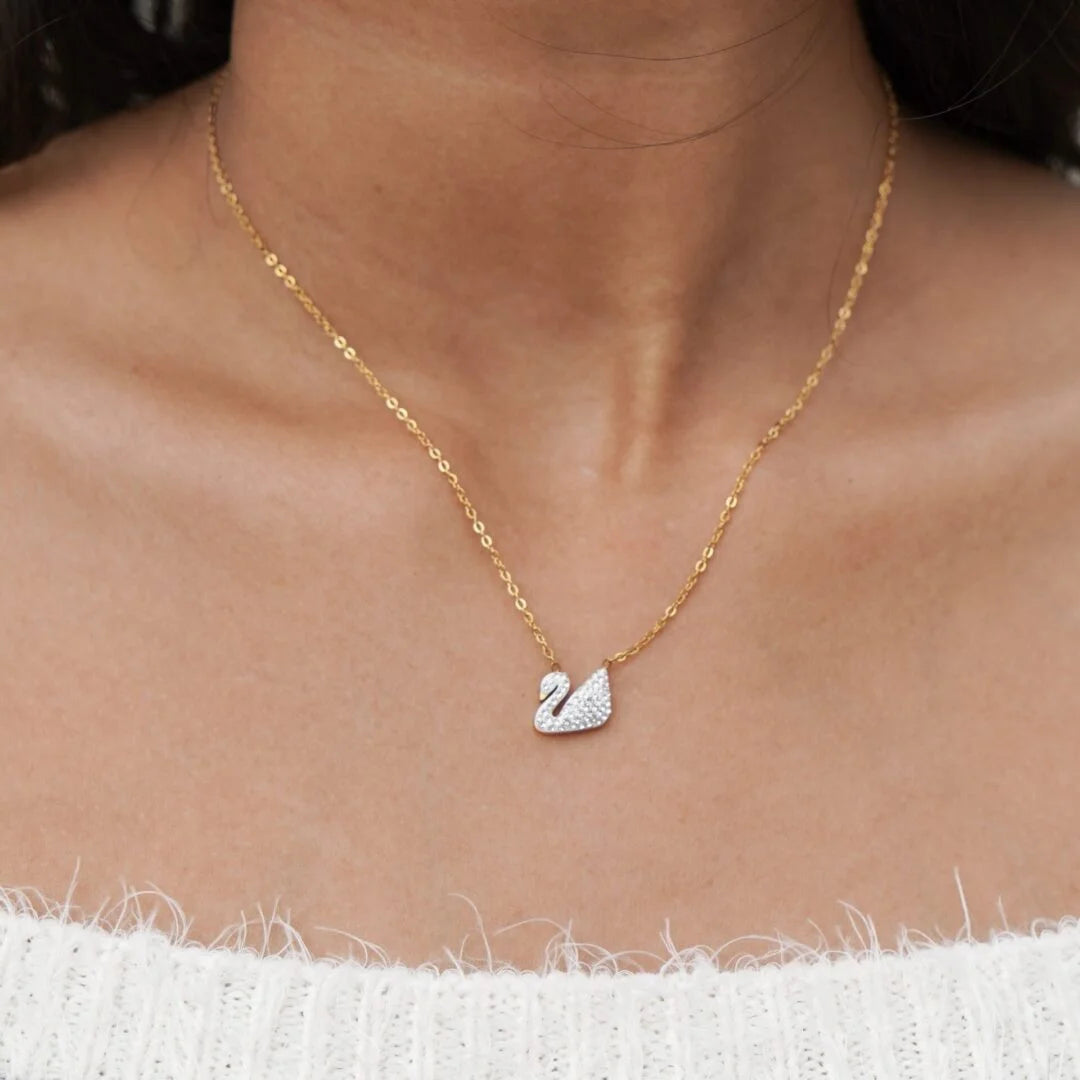 Silver swan necklace